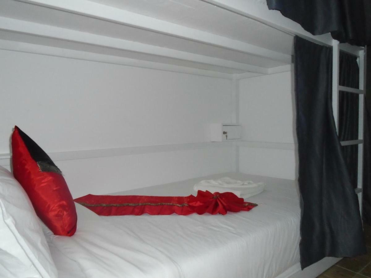 Panda Hostel Phuket (Adults Only) Patong Exterior photo